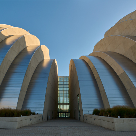 Kauffman Center for the Performing Arts – Ground-Level Glass & Glazing Engineering Glass Entryway by JEI Structural